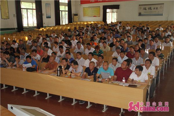 淄博市首批校車駕駛人再培訓 1200余人同上課