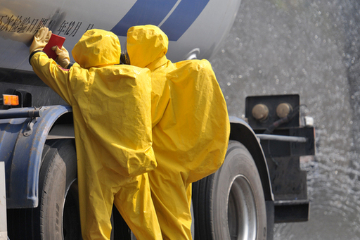 北碚交巡警支隊組織開展危化品道路運輸及校車重特大道路交通事故應急處置演練