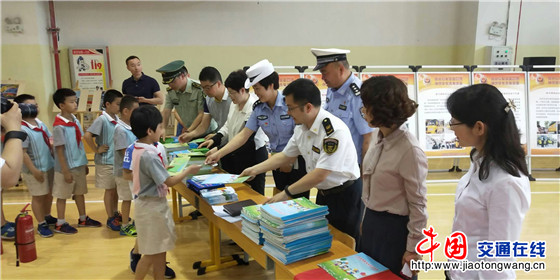 陜西西安交警經開大隊 深入開展夏季校車安全隱患排查及“三超一疲勞”交通安全警示教育工作