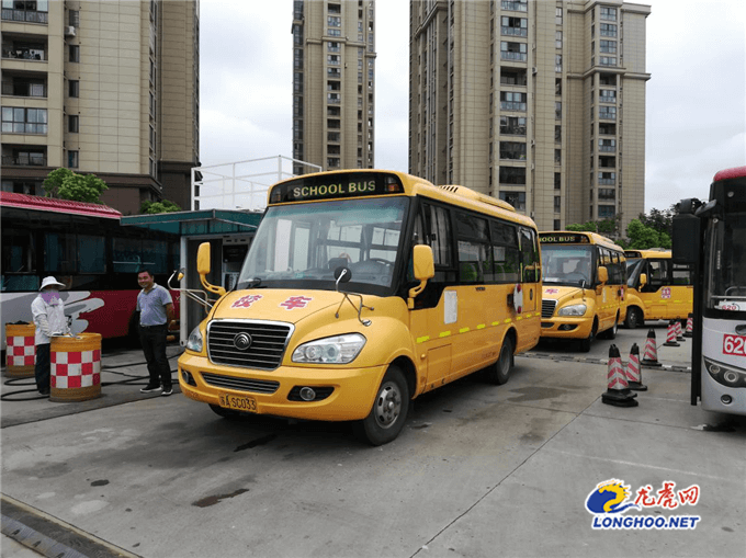 六合公司開展校車專項安檢迎接開學