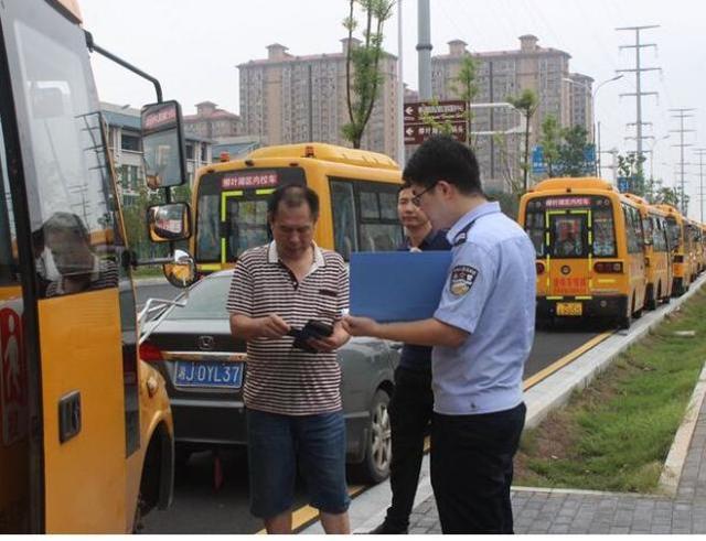 常德柳葉湖交警：開(kāi)展新學(xué)期校車安全隱患大排查行動(dòng)