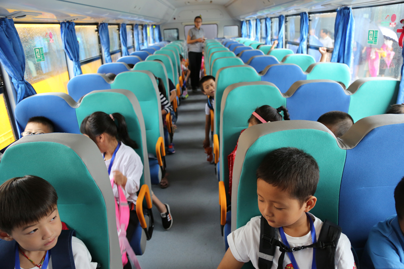 江蘇連云港贛榆區(qū)：學(xué)生今日起坐上專用校車