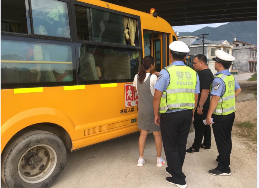 湖南岳陽市南江鎮(zhèn)：開展校車運營安全執(zhí)法大檢查