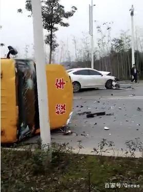 湖南常德一幼兒園校車側翻 1名學生受輕傷