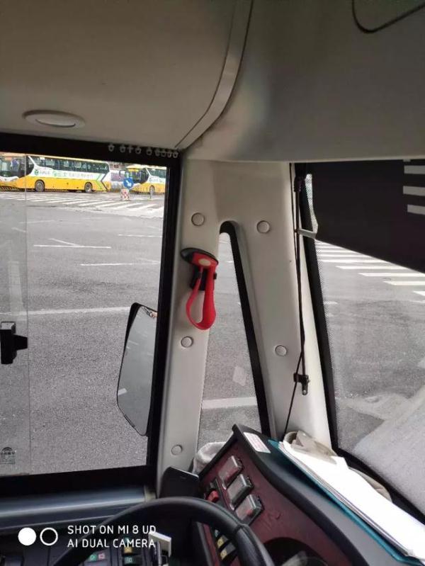 全市嚴(yán)查校車進(jìn)行時(shí)！您家孩子坐的車都被交警攔下了……