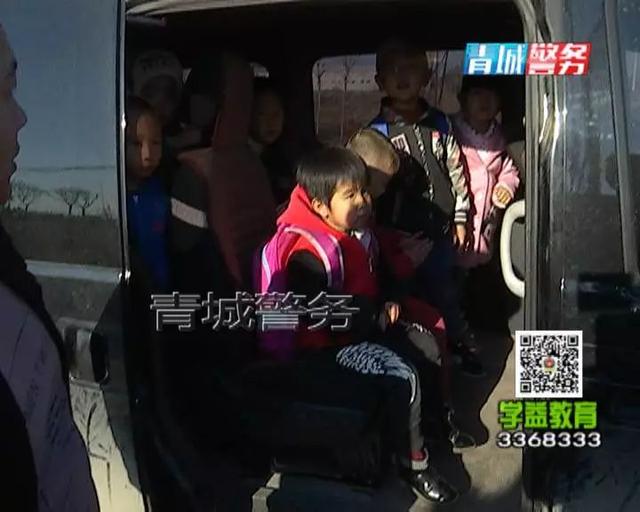 面包車變黑校車 超員載客交警嚴懲