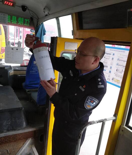 江陵開展校車安全大檢查 下達責令整改通知書23份