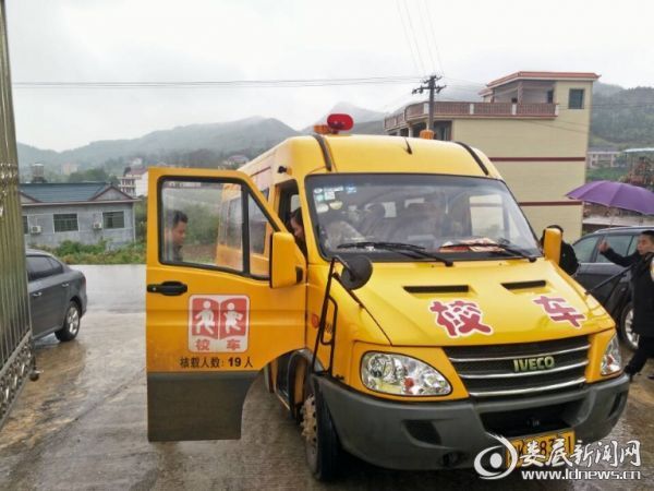 渡頭塘鎮(zhèn)開展校車安全大檢查