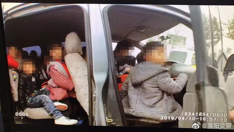 【曝光】濮陽一“黑校車”核載7人，實載18人！