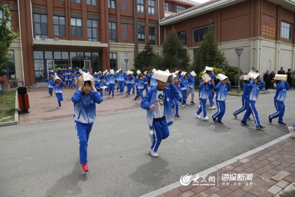 大鼻子校車(chē)攜手紅島經(jīng)濟(jì)區(qū)開(kāi)展安全教育日活動(dòng)