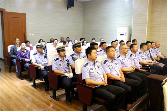 雨城區(qū)法院公開(kāi)庭審雨城區(qū)首例幼兒園“非法校車(chē)”危險(xiǎn)駕駛案