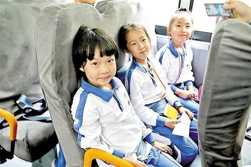 校車是否安全 一個按鍵讓家長放心