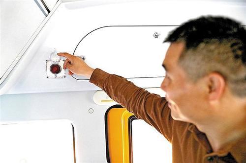 校車是否安全 一個按鍵讓家長放心