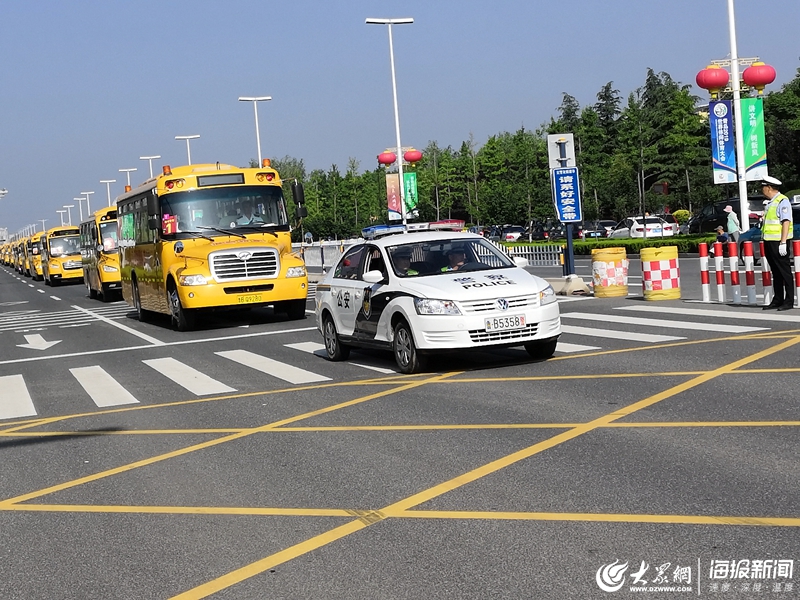 打造靚麗風景 萊西交運42部校車服務考生