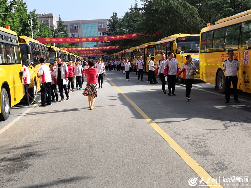 打造靚麗風景 萊西交運42部校車服務考生