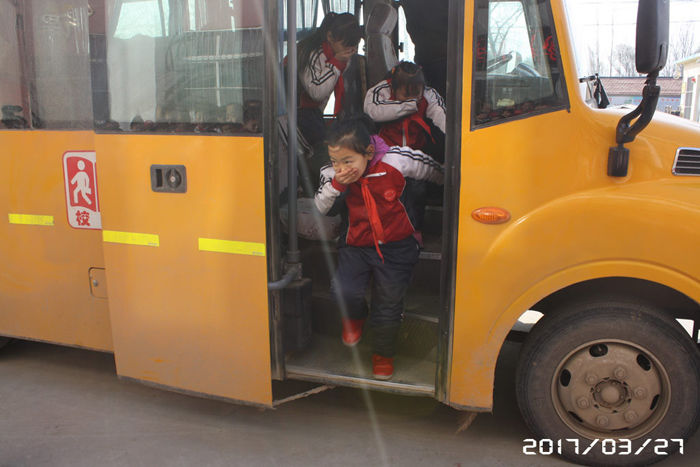 商河縣帽楊小學開展校車消防演練活動