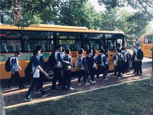 1500輛溫馨校車愛心送考 連續八年助力中考