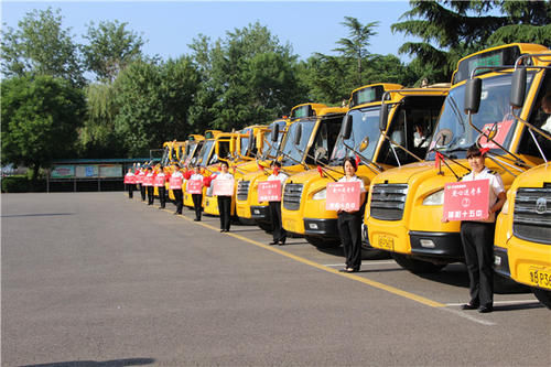 1500輛溫馨校車愛心送考 連續八年助力中考