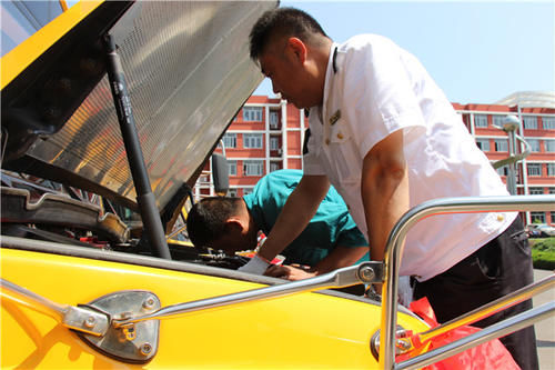 1500輛溫馨校車愛心送考 連續八年助力中考