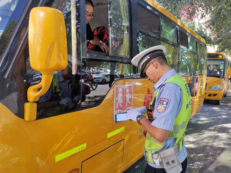 東河交管大隊深入轄區(qū)幼兒園開展校車安全檢查