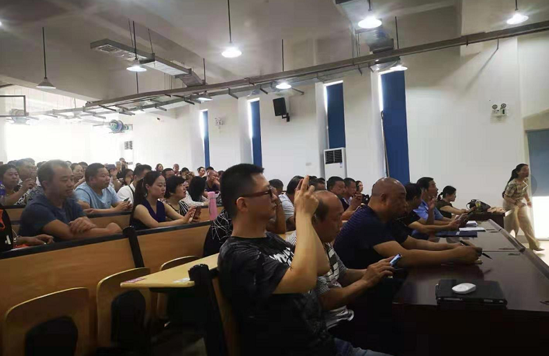 湖北省校車協會送安全下基層，走進老河口