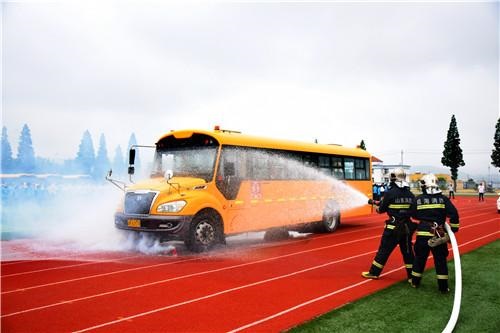 榮成：開展校車應急演練 保障師生出行安全