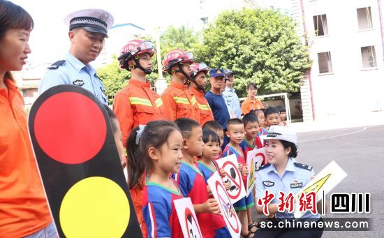 沿灘：聯合開展校車防火應急逃生演練