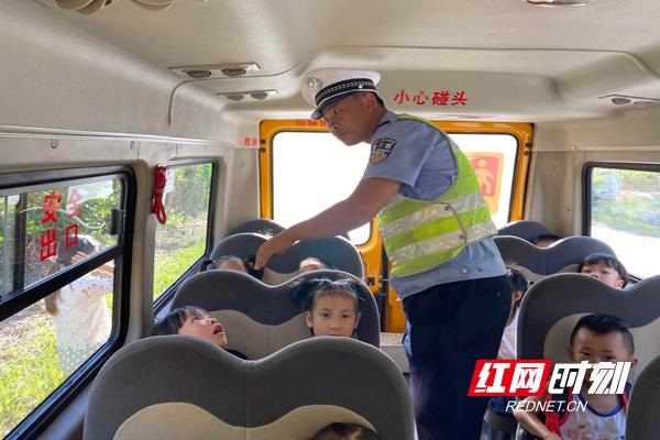 臨武：高高興興上學去 平平安安回家來