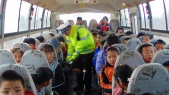 保定新起點校車 安全暢通家校路