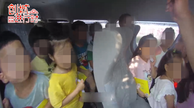 創城進行時丨這位駕駛員膽子有點大，駕駛“黑校車”還超員