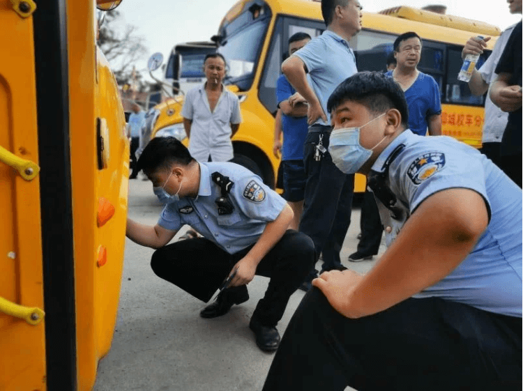 山東菏澤鄆城：交警上門為“校車”體檢