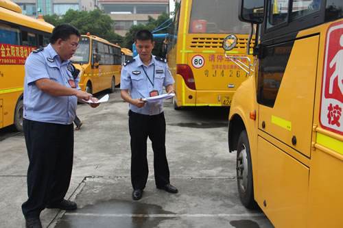 禹王臺區教育體育局開展校車安全聯合檢查工作