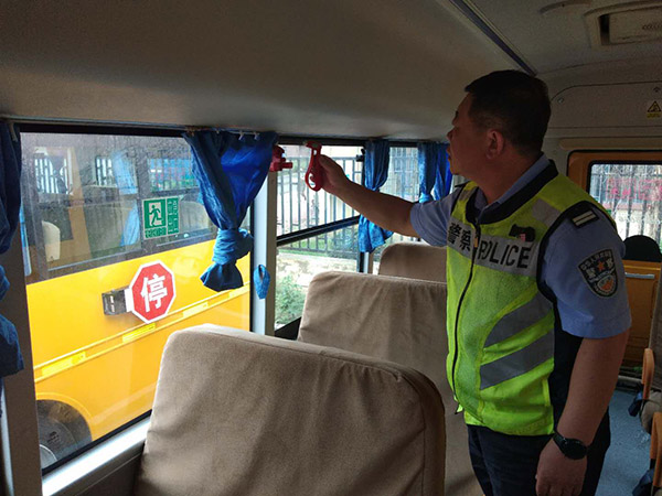 遼寧本溪縣交管大隊扎實做好開學季校車安全大檢查工作