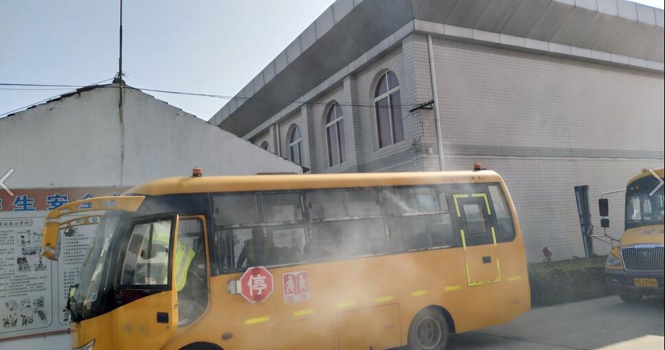 湖北省江陵希望小學(xué)：開展校車消防安全演練