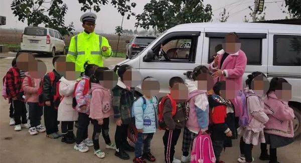 7座“黑校車”裝了16人，漯河這個司機被罰10200元