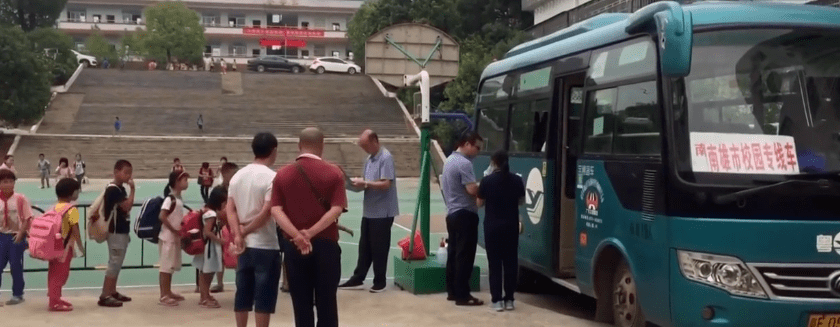 廣東：韶關這地的農村校車核載19人,實載39名學生,家長擔心安全問題