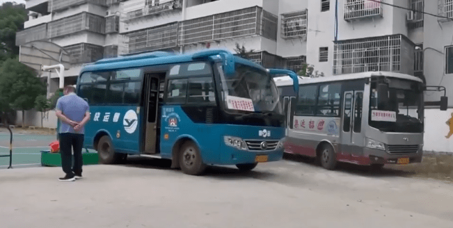 廣東：韶關這地的農村校車核載19人,實載39名學生,家長擔心安全問題