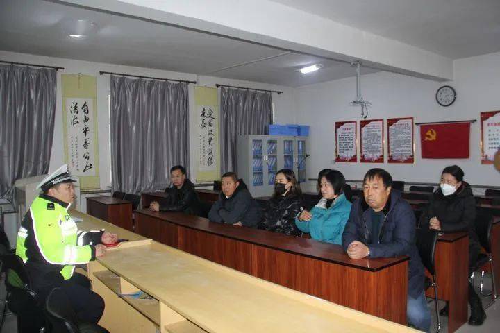 莫旗開(kāi)展校車(chē)駕駛員安全教育培訓(xùn)