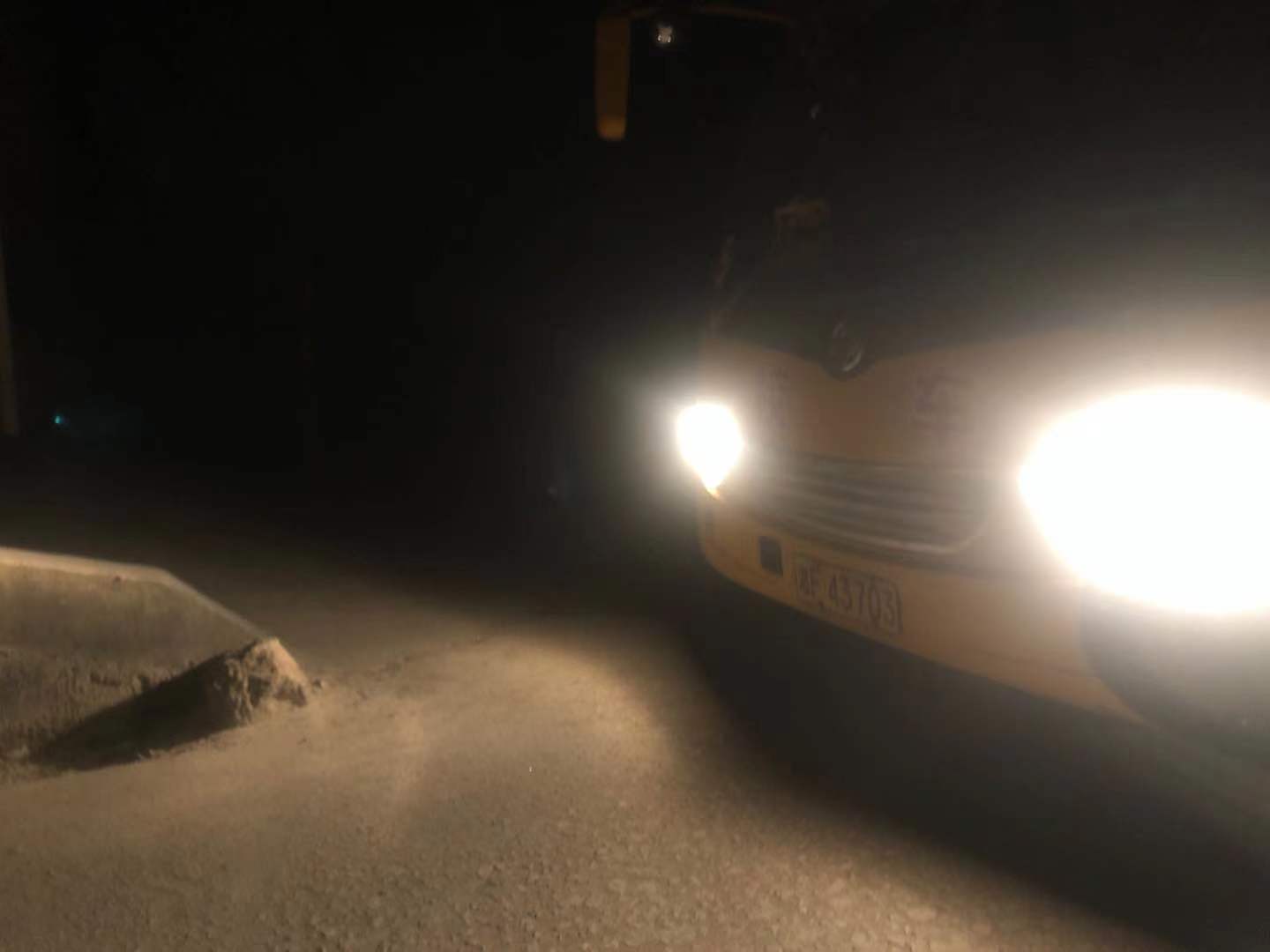 岳陽縣月田鎮(zhèn)校車安全護衛(wèi)者：冰封雪地里最美的風(fēng)景