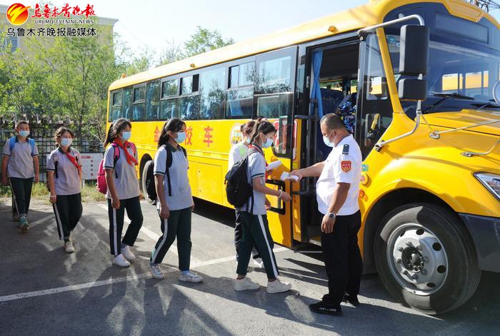 開學第一天 村里有了新校車