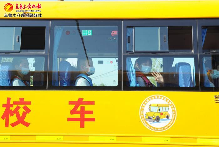 開學第一天 村里有了新校車