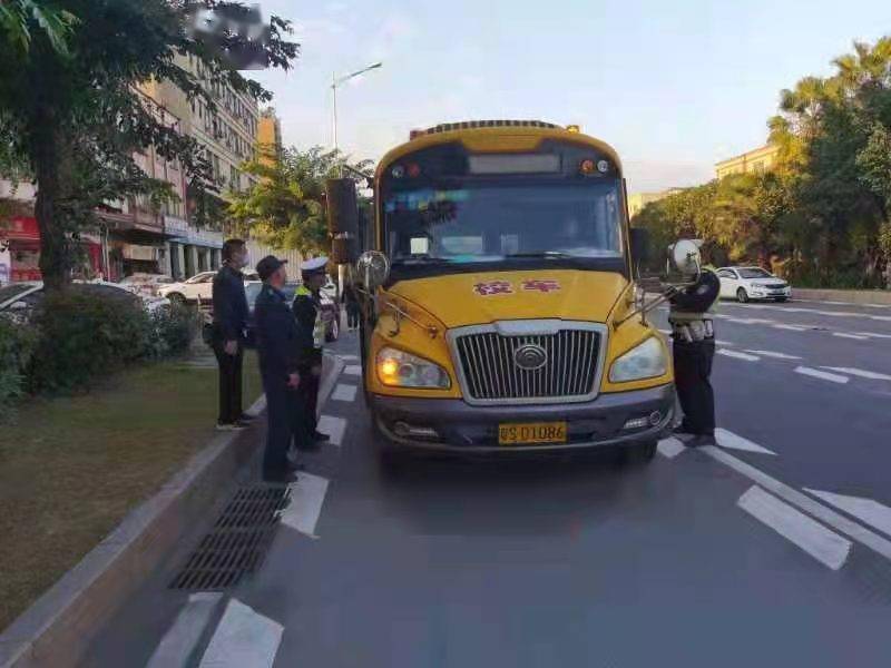 堅決打擊“黑校車”，東莞沙田鎮開展校車安全聯合檢查行動