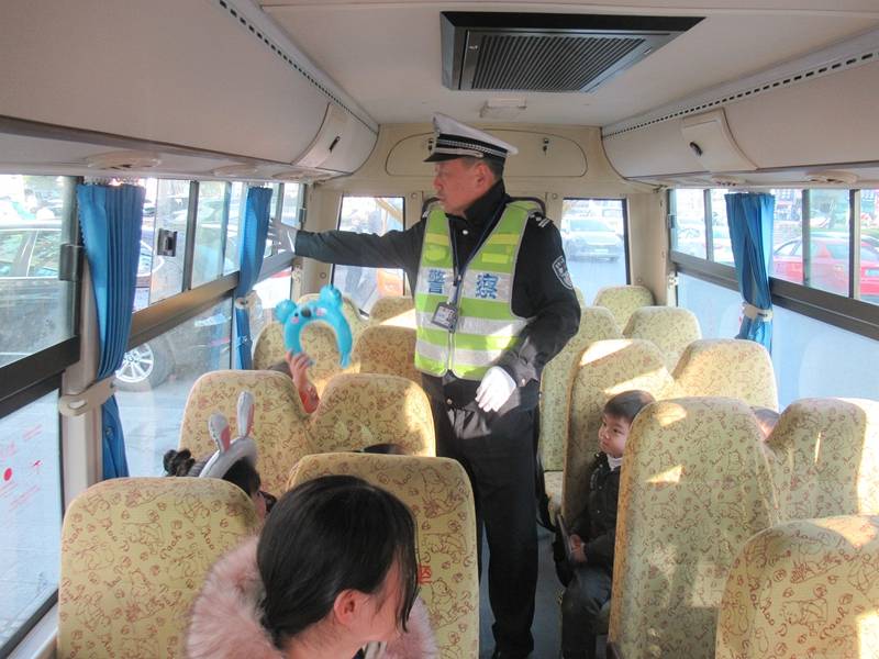 常德公安交警直屬二大隊：嚴查校車安全 筑牢平安上學路