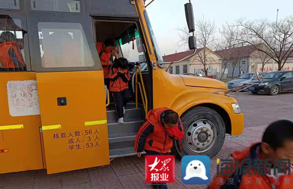 博興縣喬莊鎮中心學校舉行校車安全應急演練活動