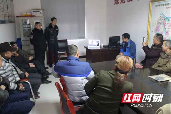 常德經(jīng)開區(qū)交警大隊(duì)強(qiáng)化校車檢查 確保安全行駛