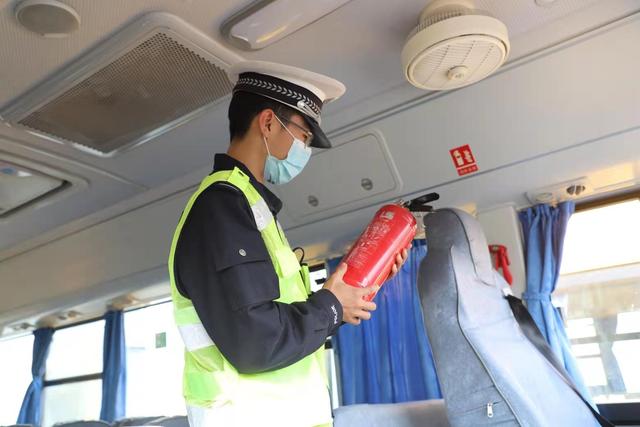 校車安全大檢查，讓學生平平安安上下學