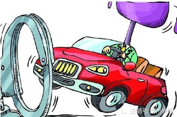 醉駕“黑校車” 遇到交警還想跑