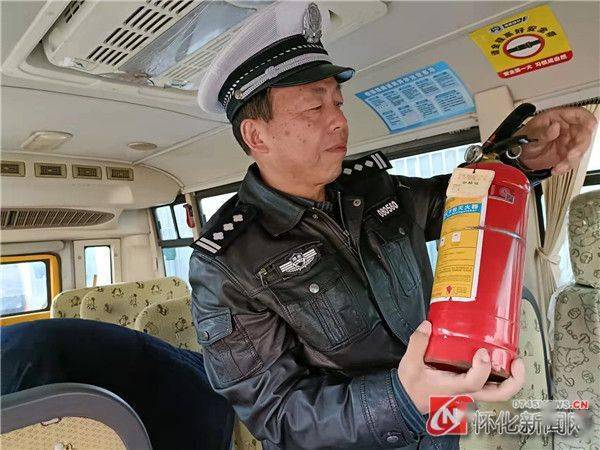 鶴城區開展冬季校車安全檢查