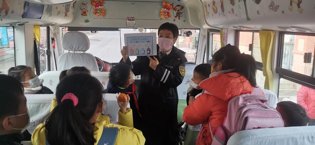 溫馨校車助力創城，多種形式宣傳垃圾分類