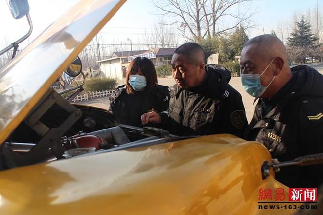 膠州溫馨校車聯合杜村小學開展“辭舊迎新 共話未來”活動